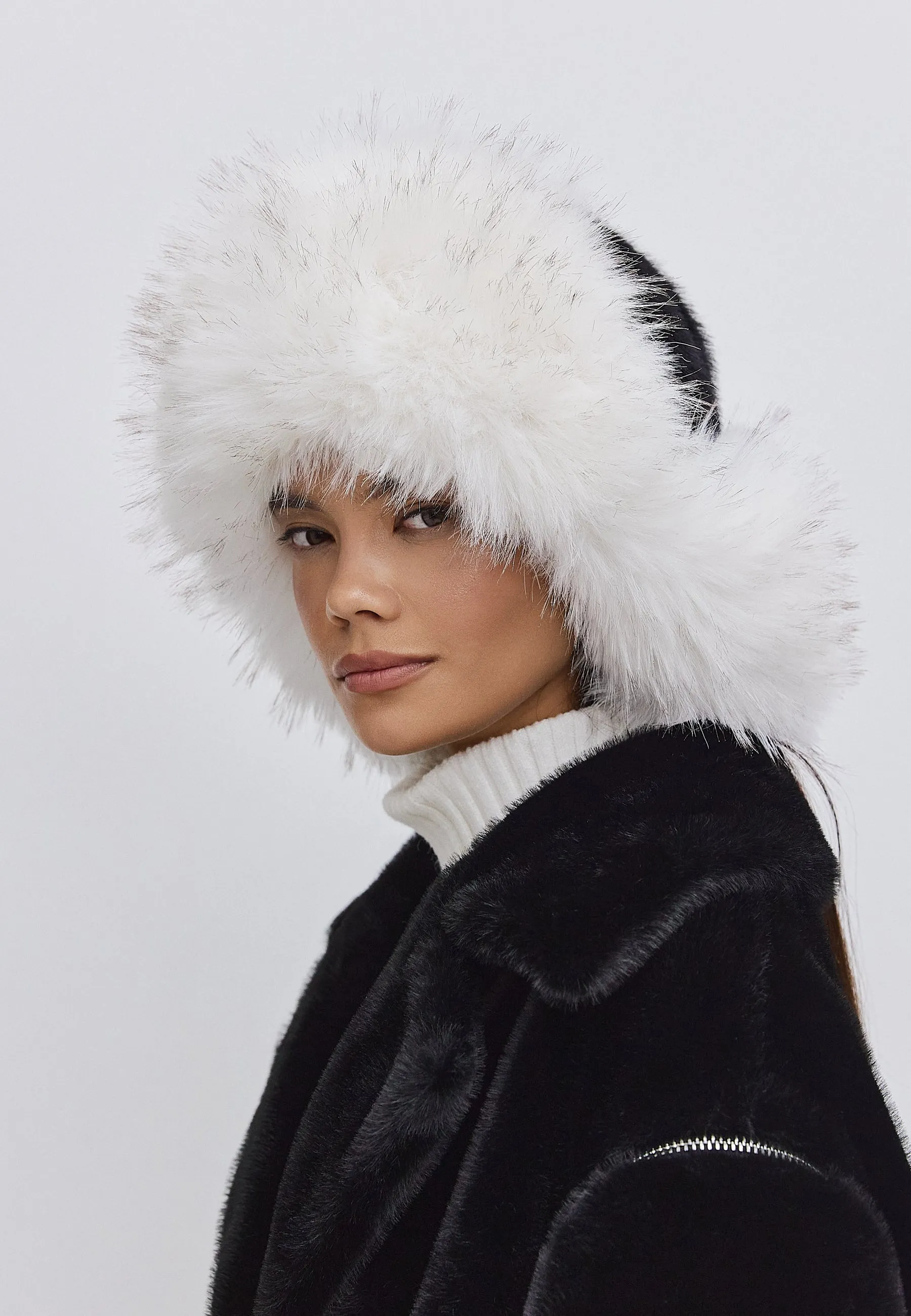 Faux Fur Hat Irina - Black and White